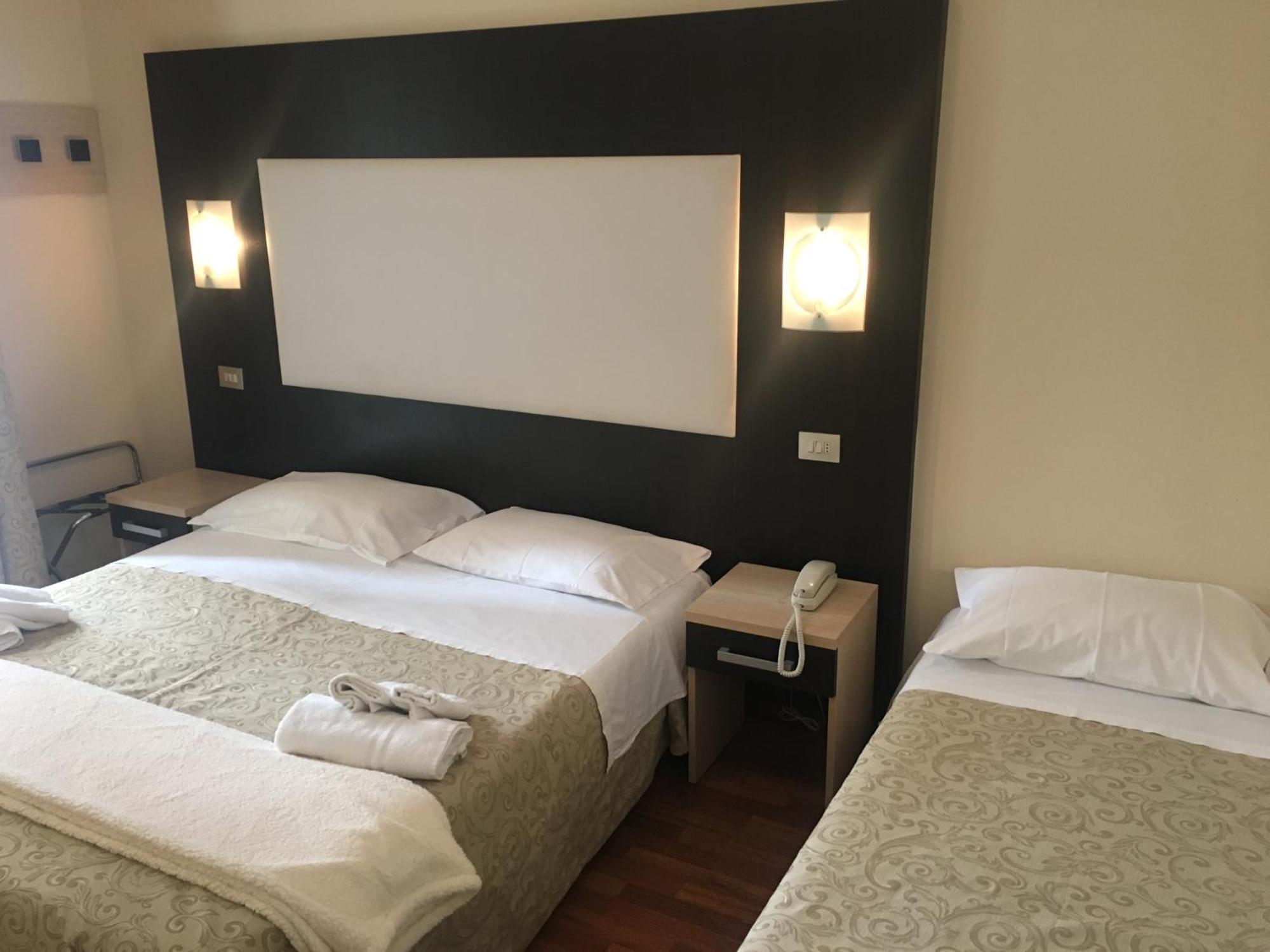מילאנו מריטימה Hotel Baby B&B מראה חיצוני תמונה